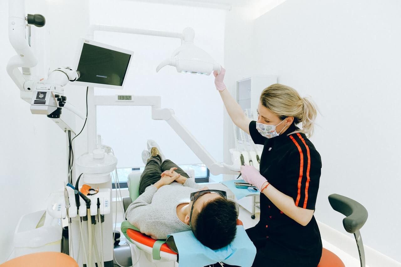 ¿Con qué frecuencia debe ir al dentista?